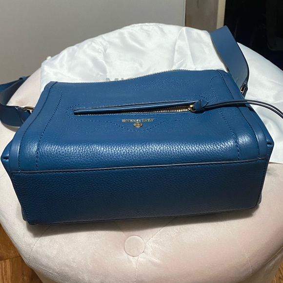 Michael Kors hand bag/cross body - Picture 3 of 7